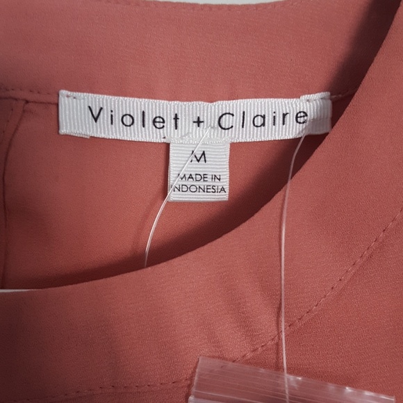 💐NWT Beautiful Ruffle-Sleeve Top💐 - Picture 3 of 4